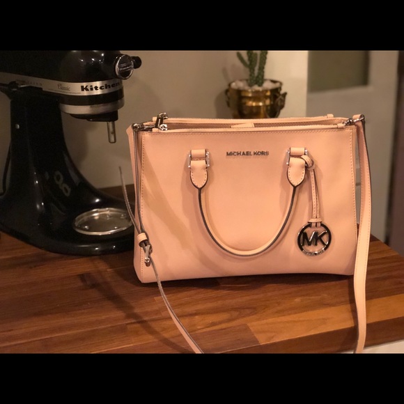 Michael kors purse - Picture 2 of 8